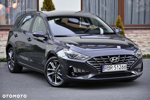 Hyundai i30 1.0 T-GDI 48V-Hybrid DCT Intro