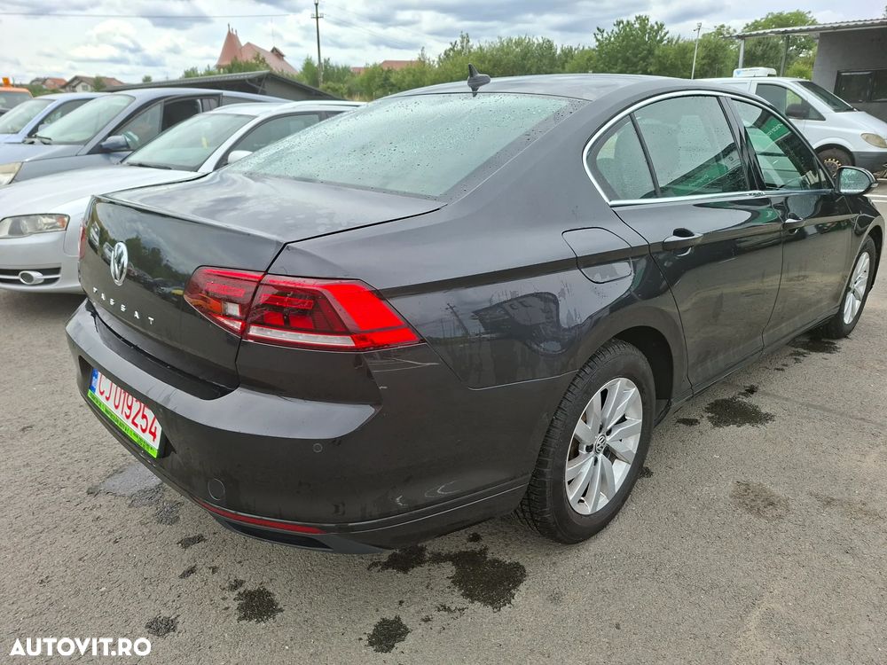 Volkswagen Passat 1.6 TDI DSG Comfortline - 13
