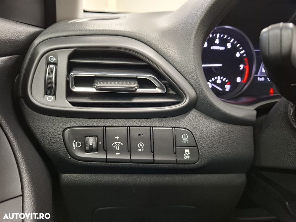 Hyundai i30 1.5 110CP 5DR M/T Highway - 26