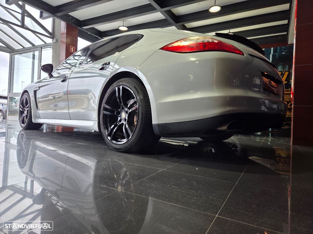 Porsche Panamera Platinum Edition - 4