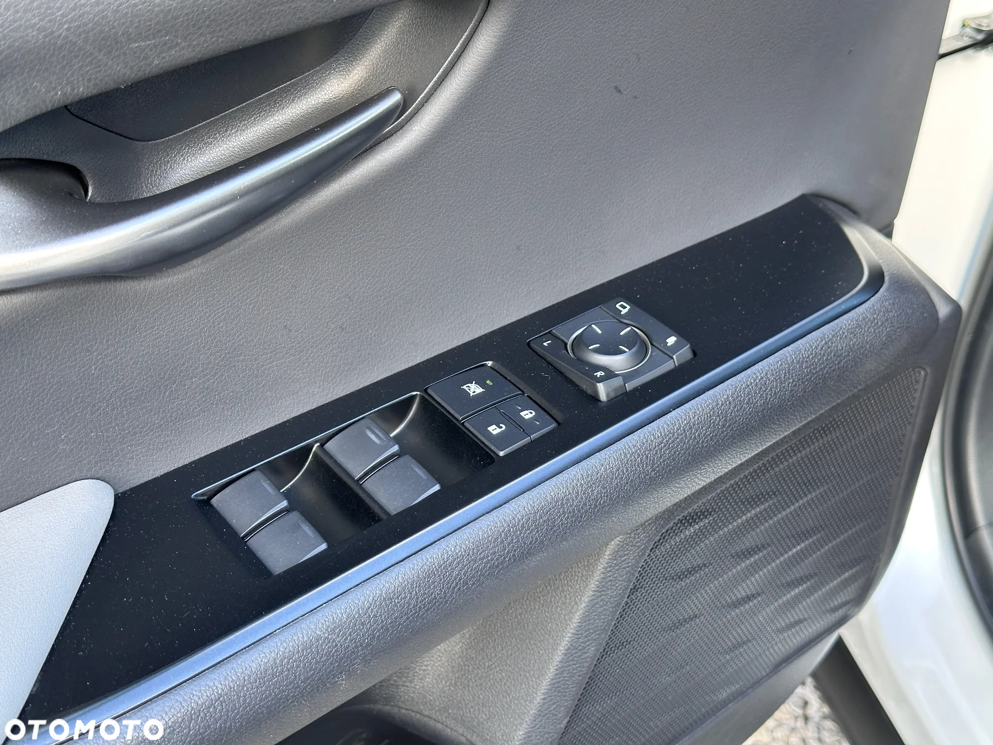 Lexus UX 250h Elegance 2WD - 17