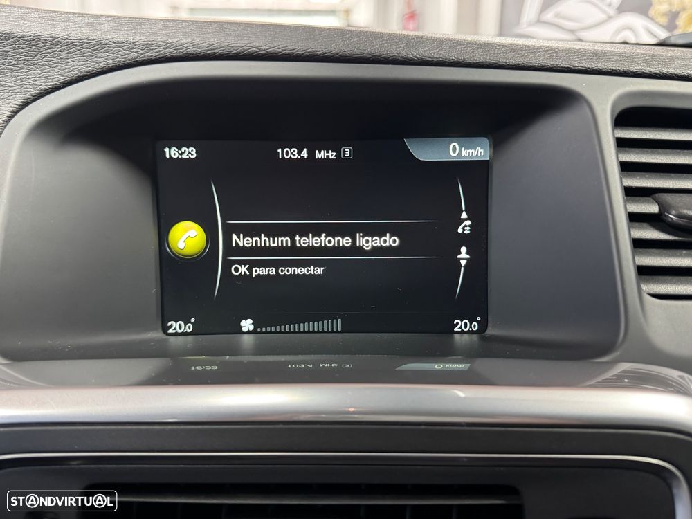 Volvo V60 D2 Momentum - 30