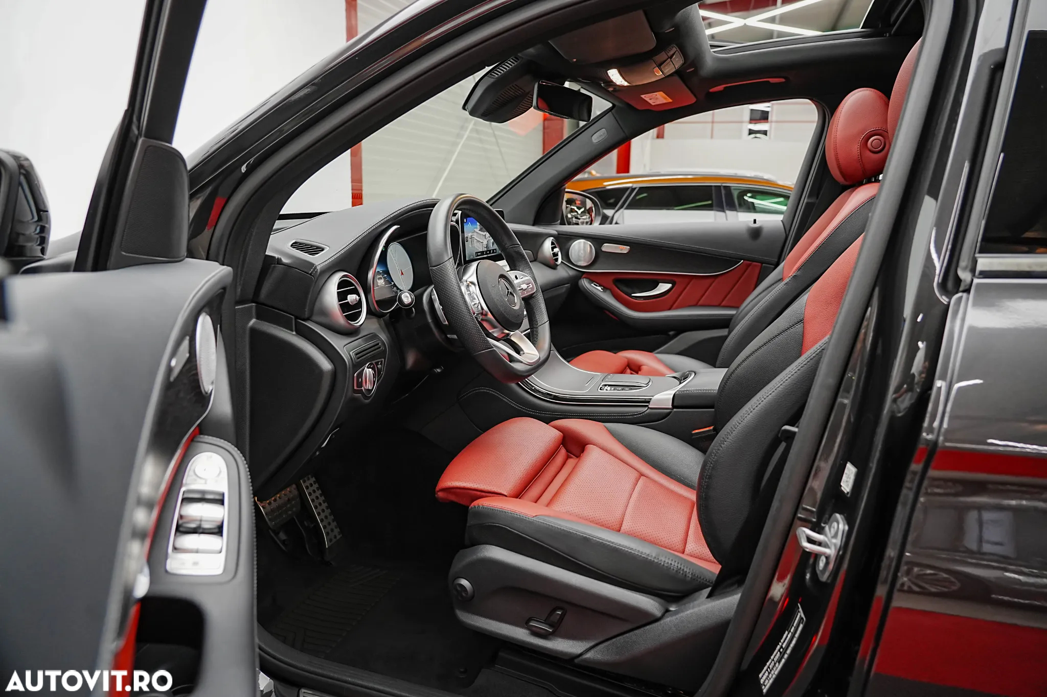 Mercedes-Benz GLC 300 e 4Matic 9G-TRONIC AMG Line Plus - 8