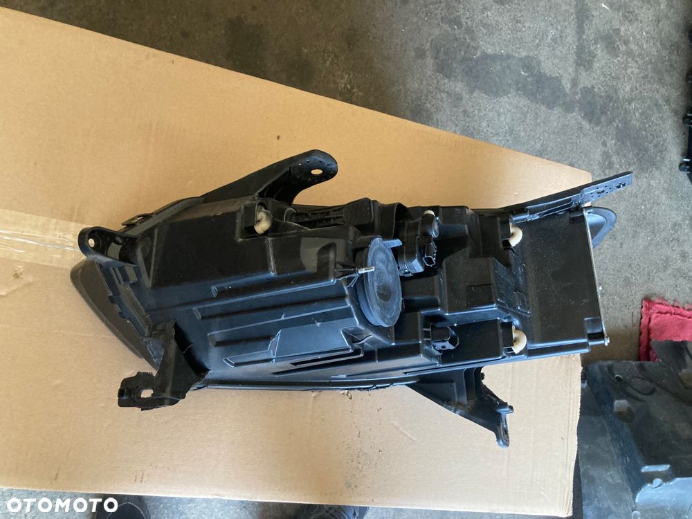 DACIA Sandero III 3 STEPWAY Lift Logan III Jogger Full led LAMPA PRZEDNIA PRAWA REFLEKTOR PRAWY PRZÓD LEDOWA led 260107920R biała biały środek  Wwa - 11