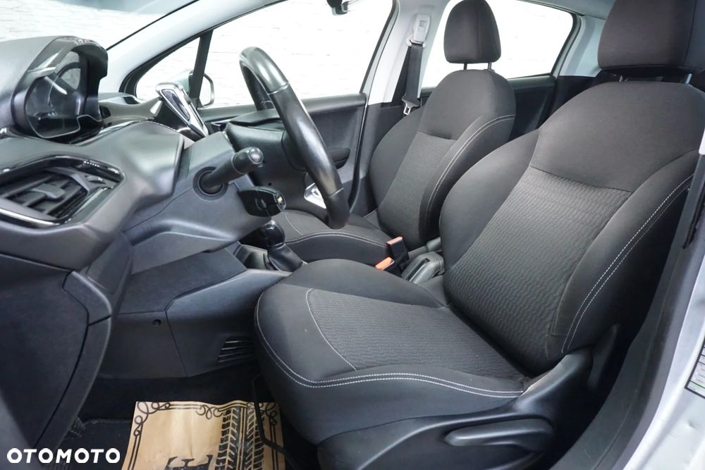 Peugeot 208 - 22