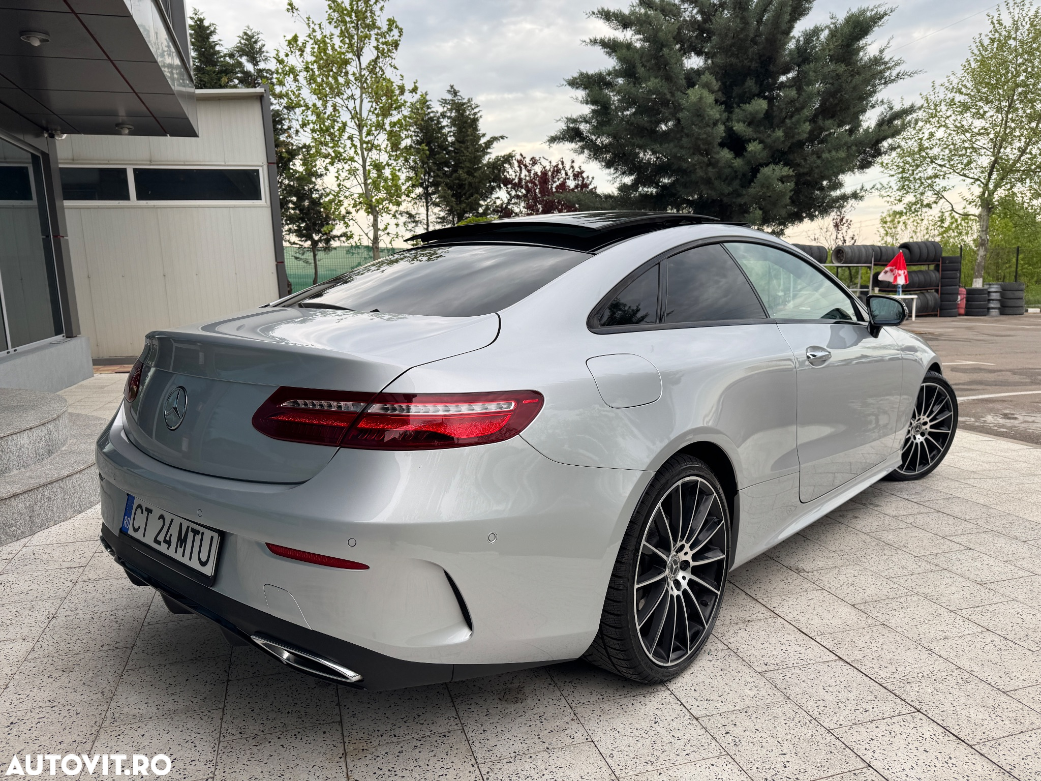 Mercedes-Benz E 220 d Coupe 9G-TRONIC AMG Line - 25