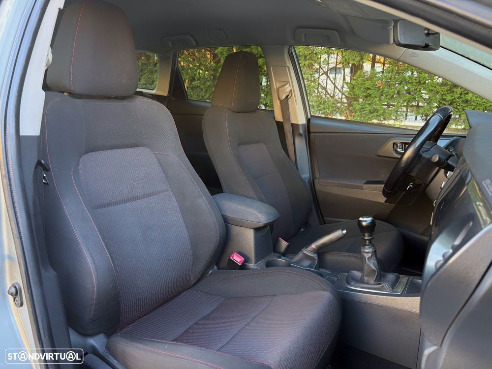 Toyota Auris Touring Sports 1.4 D-4D C.+P.Techo+P.Sport - 4