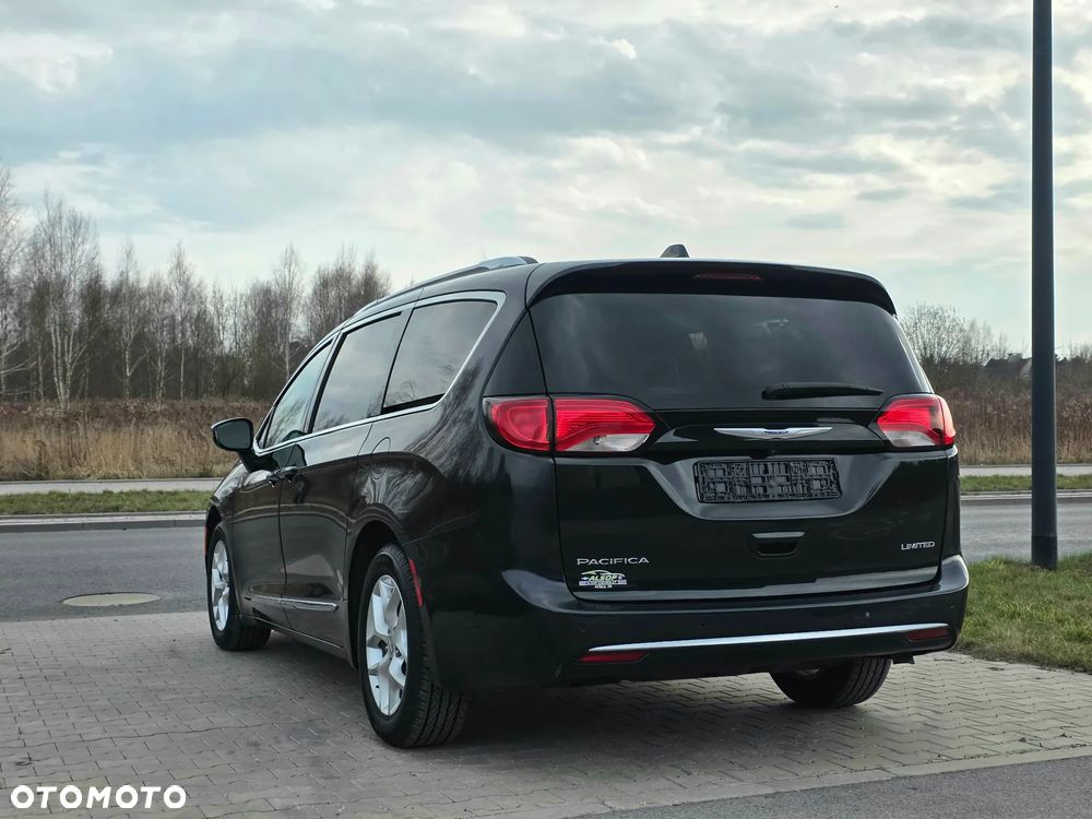 Chrysler Pacifica - 17