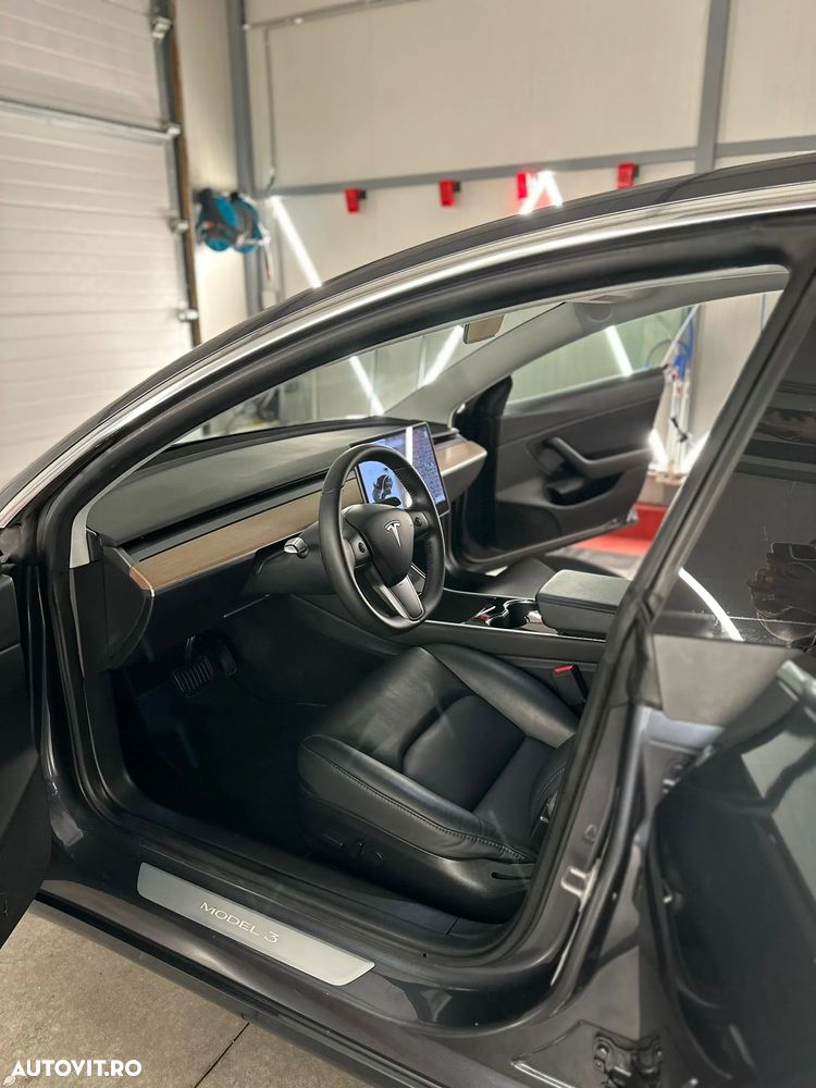 Tesla Model 3 - 24