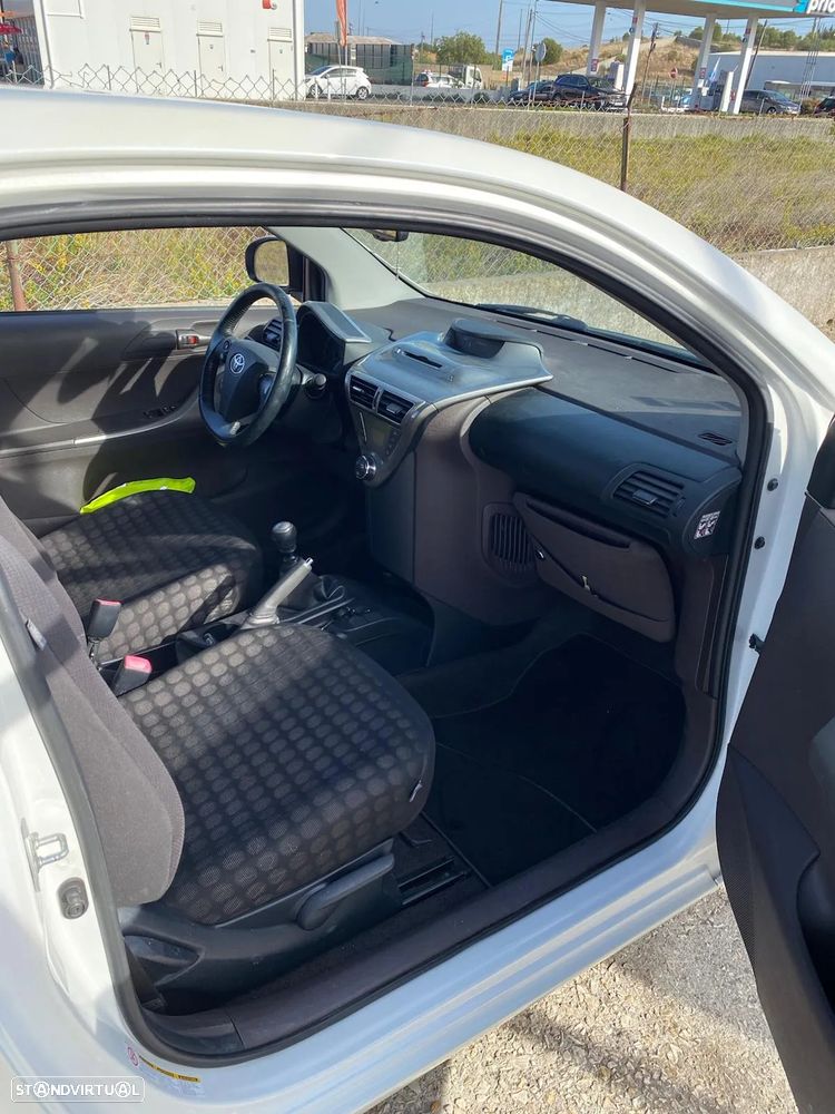 Toyota iQ 1.4 D-4D - 7