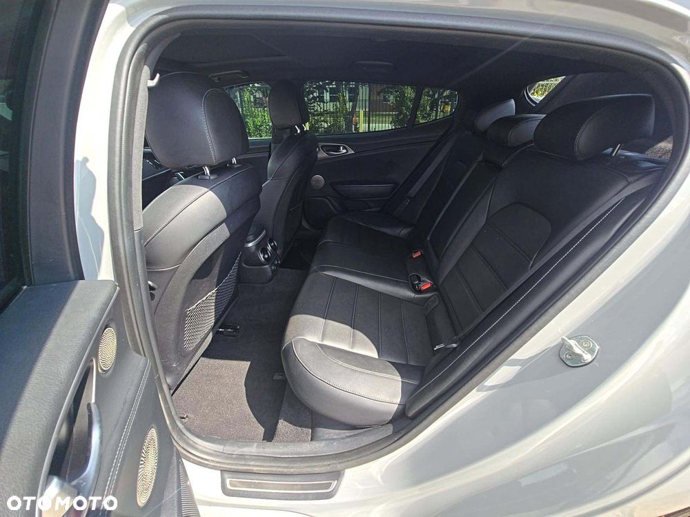 Kia Stinger 3.3 T-GDI V6 GT AWD - 9