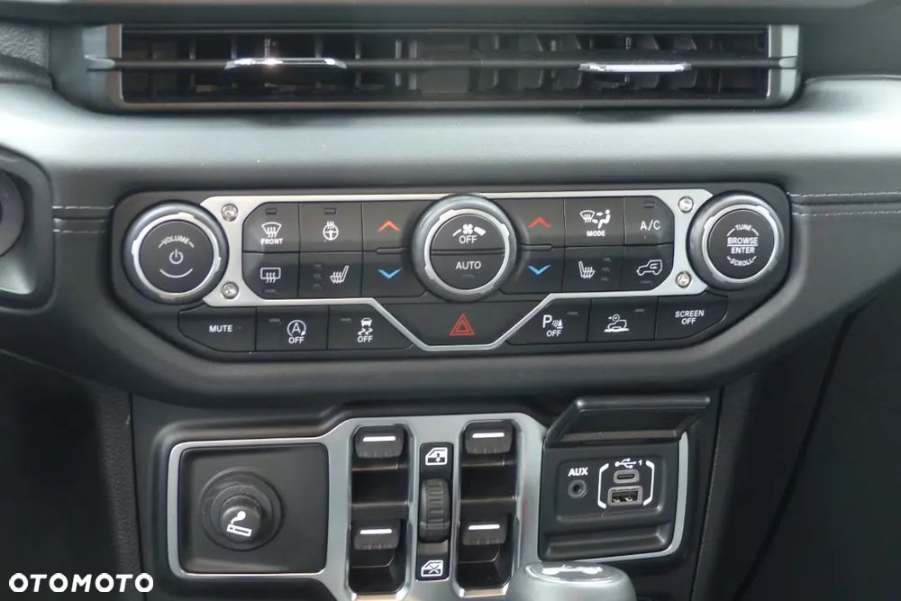 Jeep Wrangler Unlimited GME 2.0 Turbo Sahara - 21