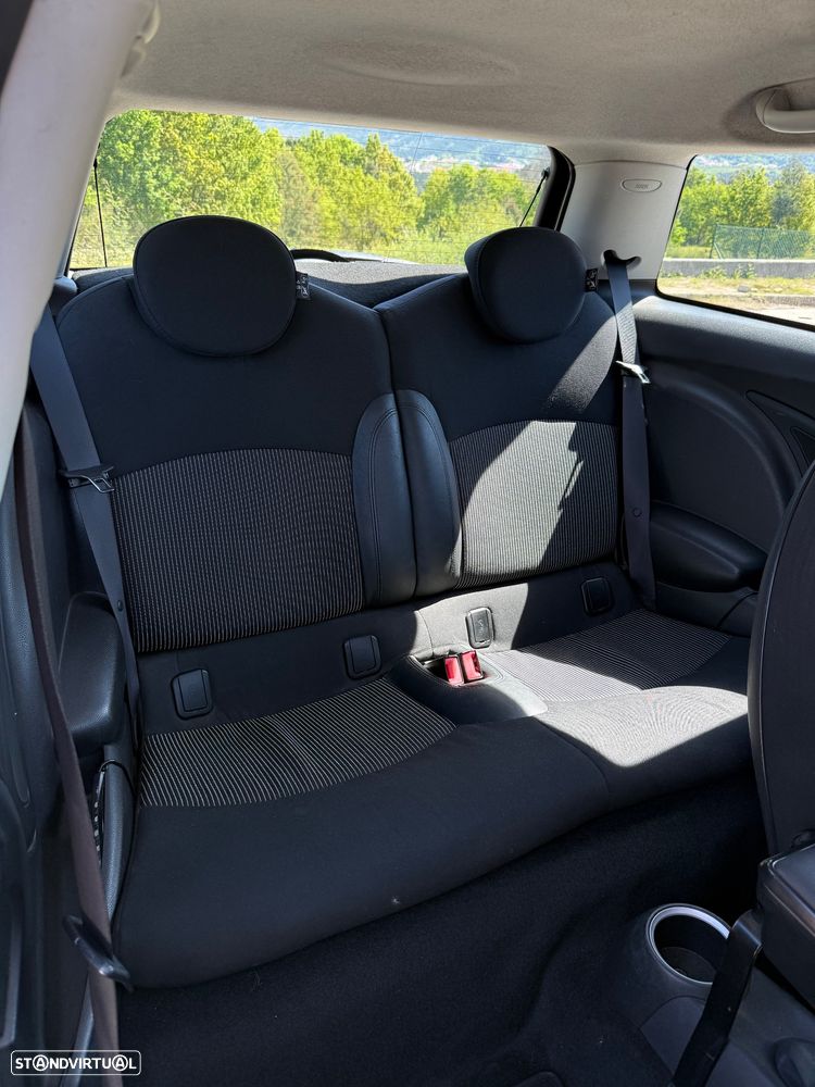 MINI 3 Portas Cooper D - 18