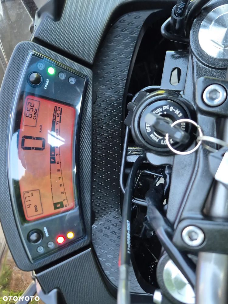 Kawasaki ER - 8