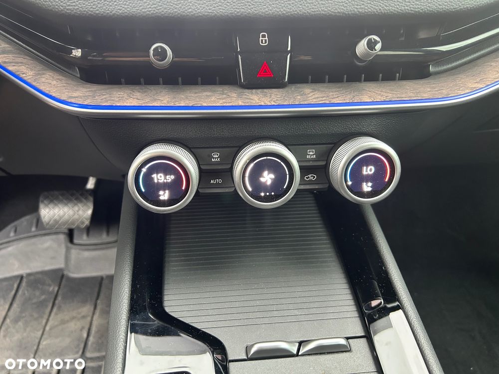 Skoda Superb 2.0 TDI SCR 4x4 L&K DSG - 21