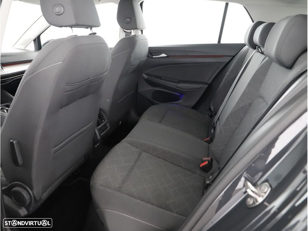 VW Golf 1.0 eTSI Life DSG - 26