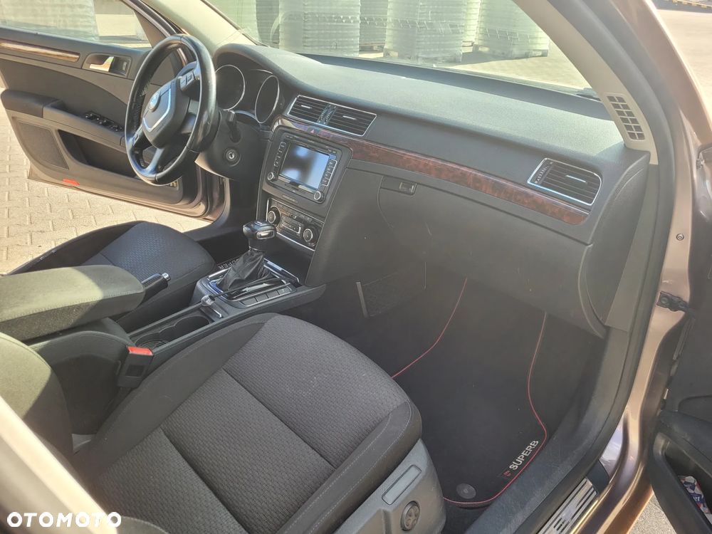 Skoda Superb 2.0 TDI Ambition DSG - 11