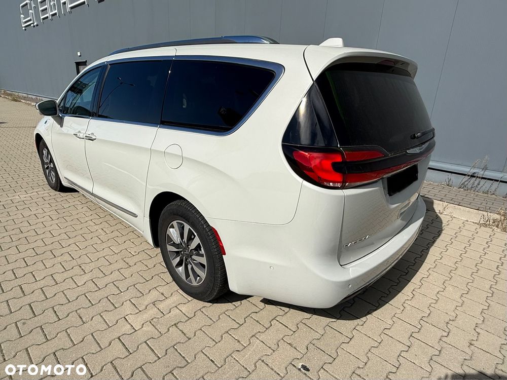 Chrysler Pacifica - 8