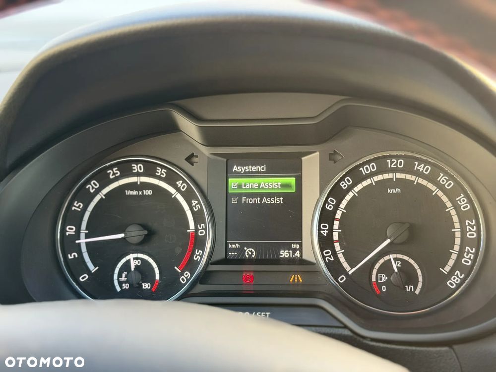 Skoda Octavia 2.0 TDI DSG RS - 25