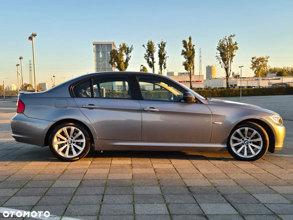 BMW Seria 3 320i - 6
