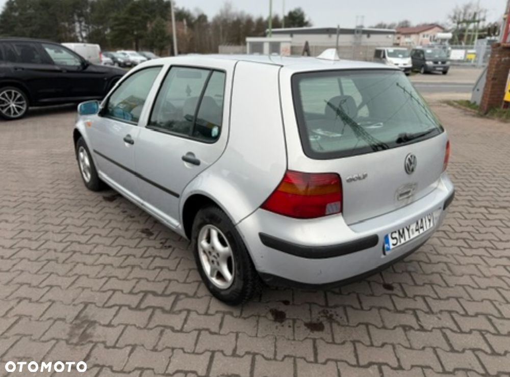 Volkswagen Golf 1.6 - 10