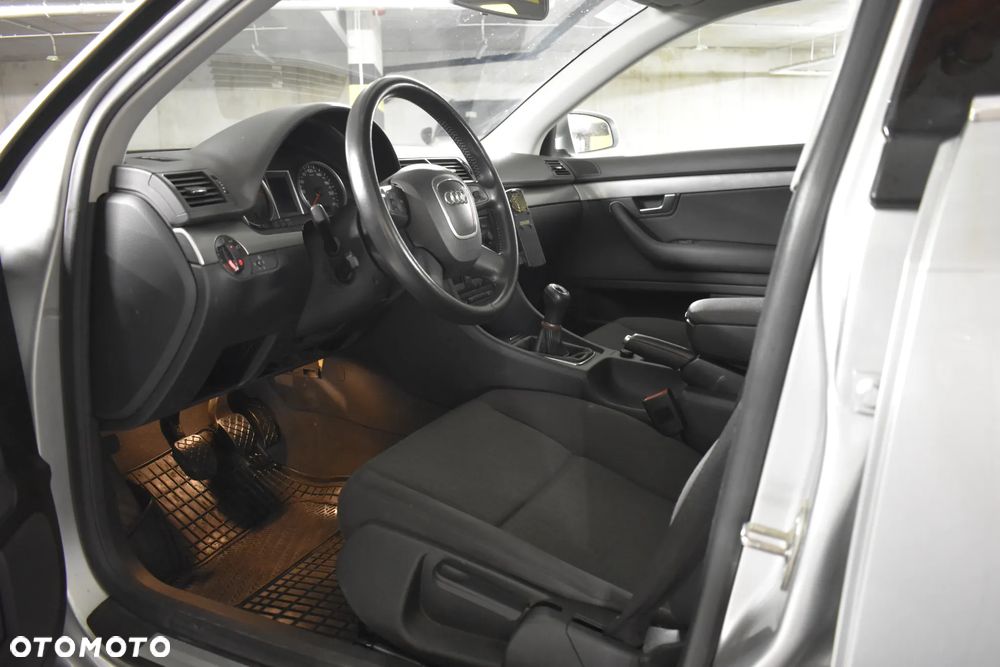 Audi A4 Limousine - 37