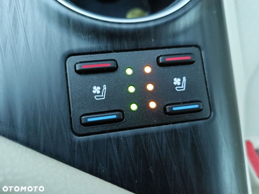 Toyota Camry 2.5 Hybrid Executive CVT - 16