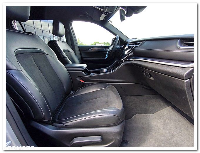 Jeep Grand Cherokee - 22