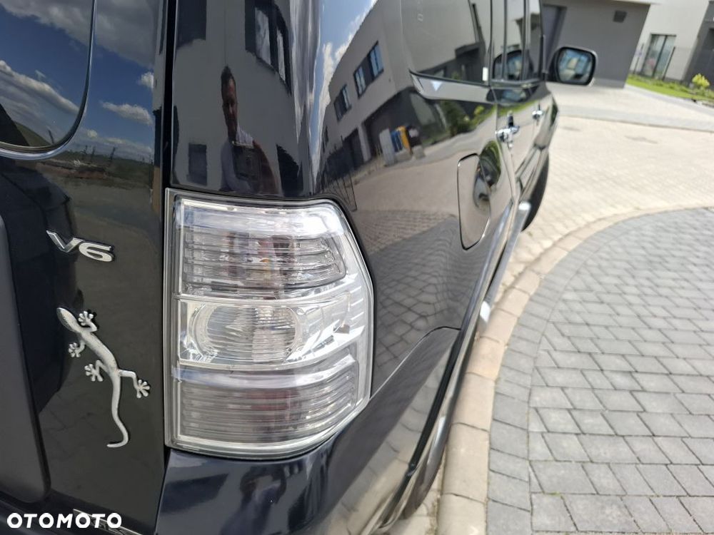 Mitsubishi Pajero - 12