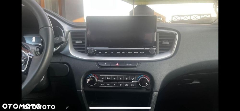 Kia Ceed 1.5 T-GDI DCT7 (48V M-H) Ultimate Edition - 22