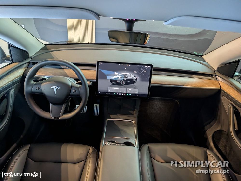 Tesla Model Y - 8