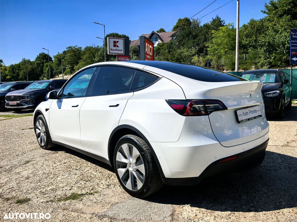 Tesla Model Y Long Range Dual Motor AWD - 4