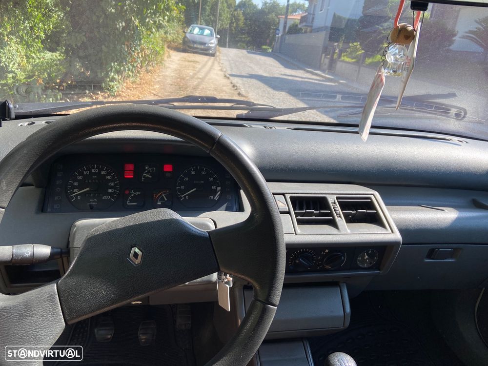 Renault Clio 1.2 Wind - 7