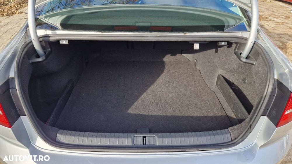 Volkswagen Passat 2.0 TDI DSG Highline - 17