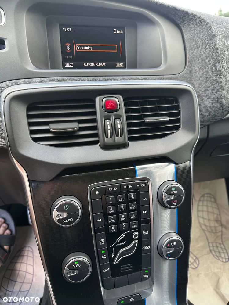 Volvo V40 T3 R Design - 16