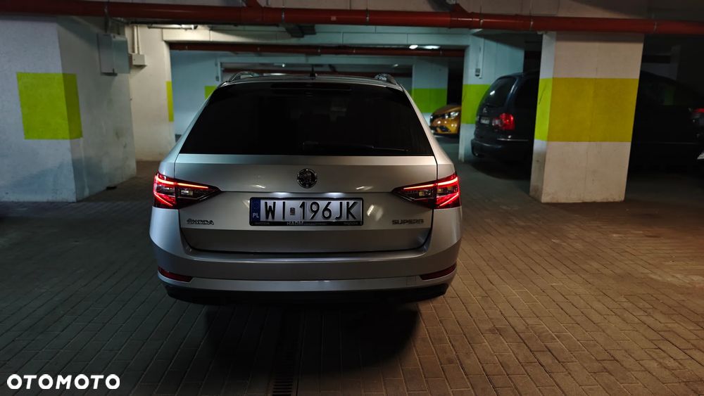 Skoda Superb 2.0 TDI SCR Ambition - 14