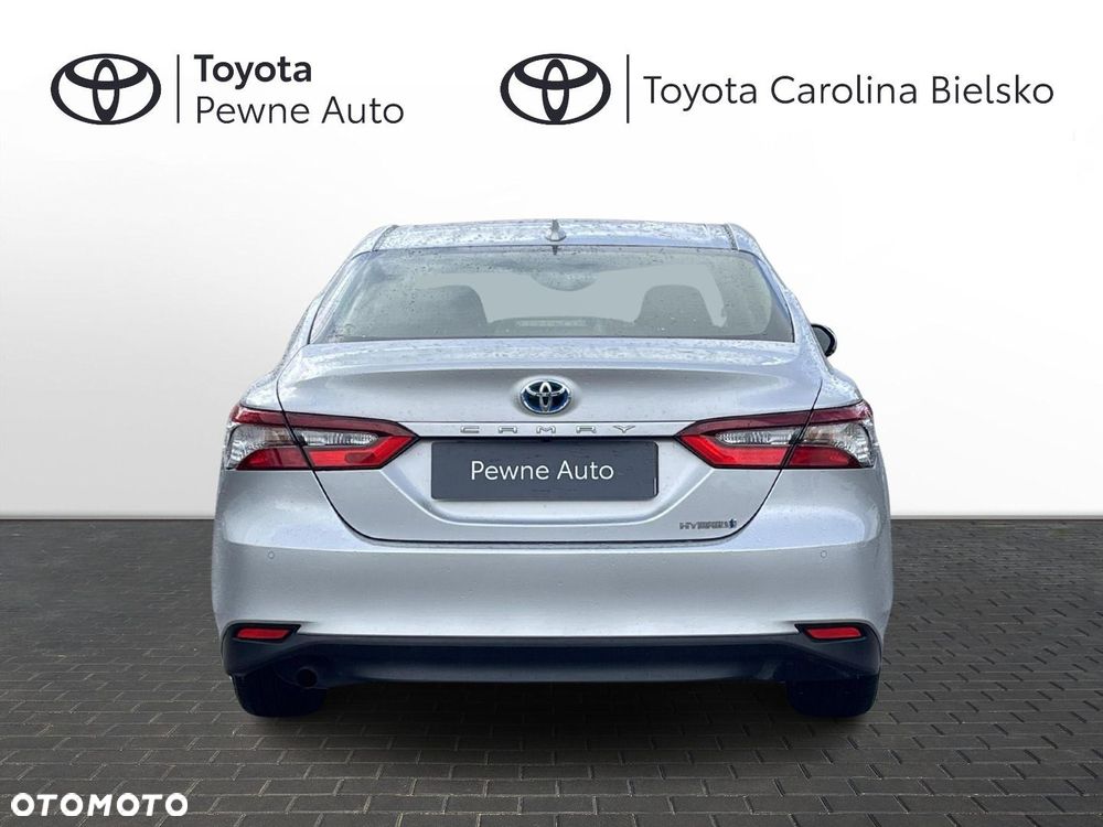 Toyota Camry - 4