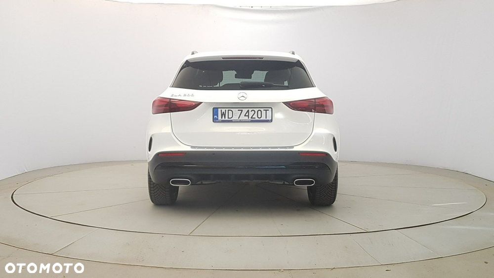 Mercedes-Benz GLA - 6