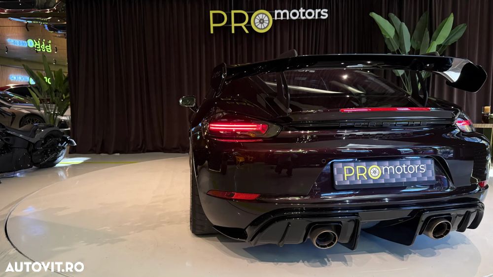 Porsche Cayman 718 GT4 RS - 11