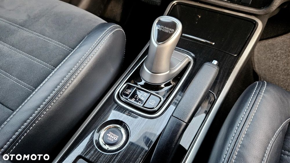 Mitsubishi Outlander 2.0 4WD Plug-In Hybrid - 37