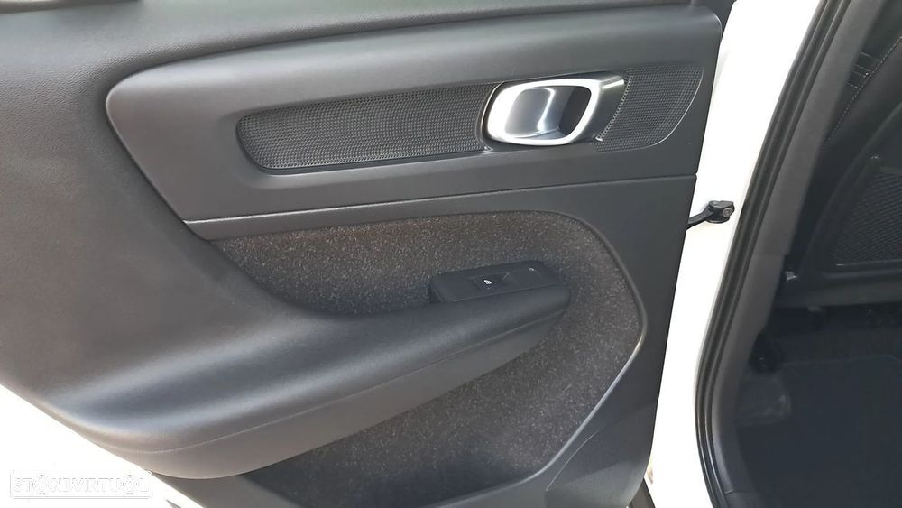 Volvo XC 40 2.0 D3 Momentum Plus - 42