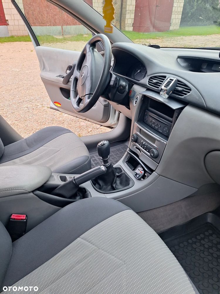 Renault Laguna 1.9 dCi Confort Authentique - 11