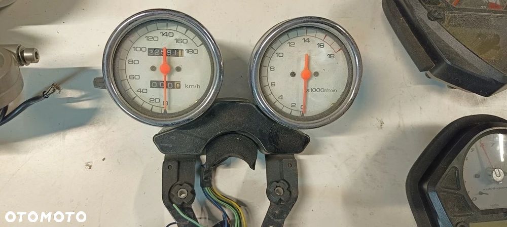 SUZUKI BANDIT 600 SV Licznik Zegary  Półka Stacyjka kluczyk - 17