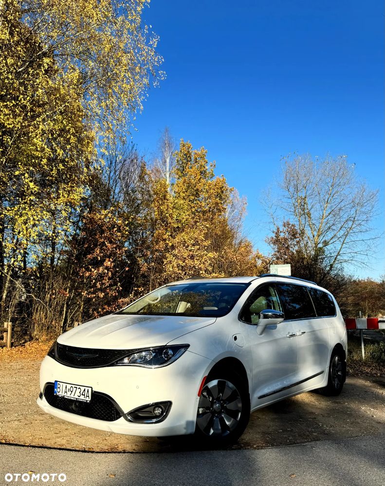 Chrysler Pacifica - 2