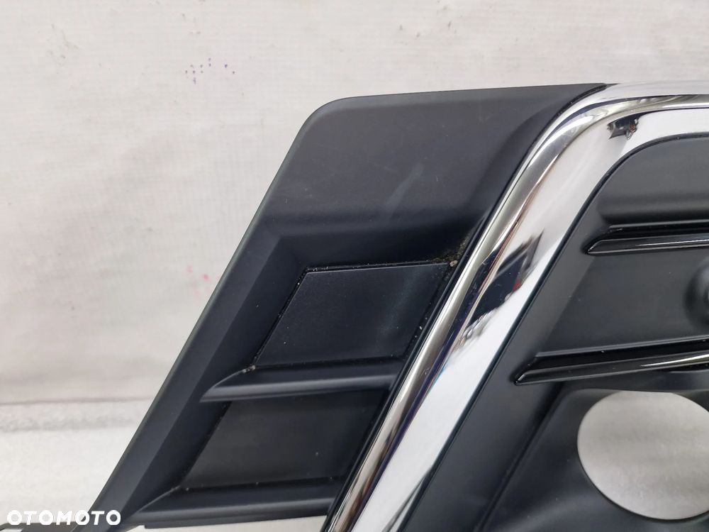 AUDI A8 D5 LIFT 4N0 21- LEWA KRATKA BOCZNA ZDERZAKA PRZEDNIEGO PRZÓD Z CHROMEM NA PDC , NR 4N0807681 + 4N0807151B , NR AUKCJI D/26 - 2