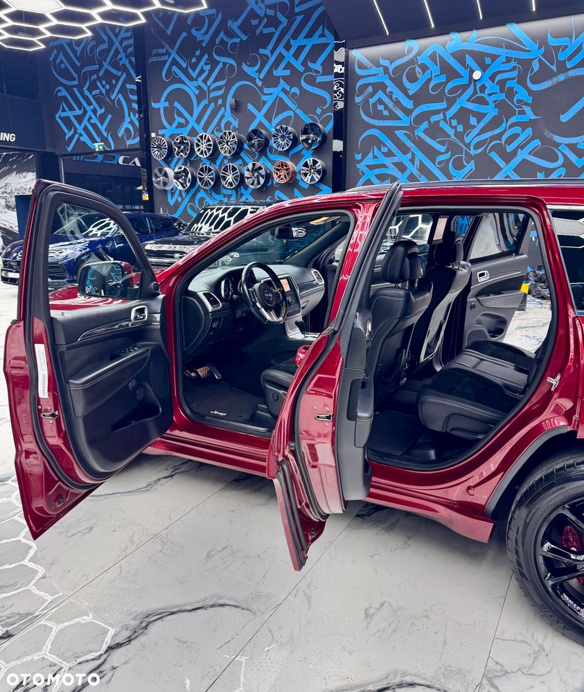 Jeep Grand Cherokee - 25