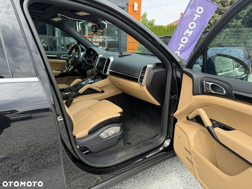 Porsche Cayenne S - 25