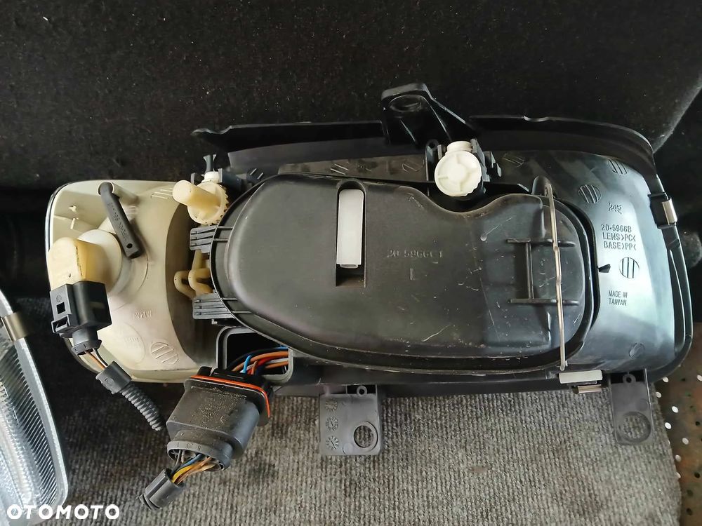 Volkswagen Polo 6N Lift Lampy przednie, lewa, prawa - 4