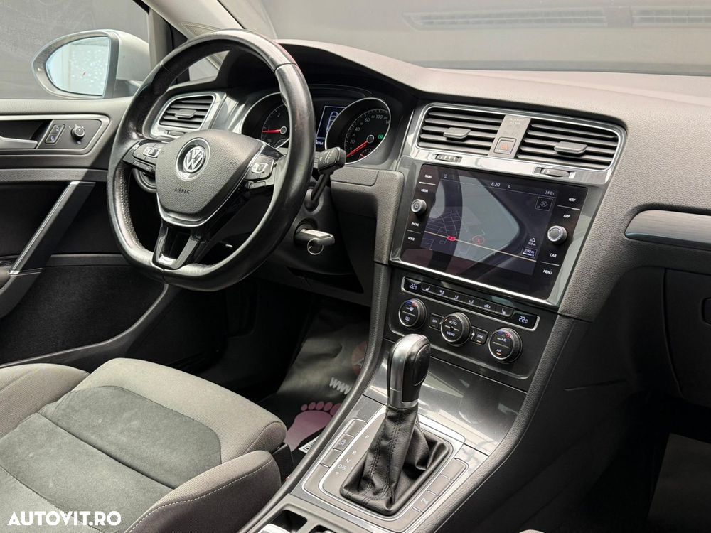 Volkswagen Golf - 9