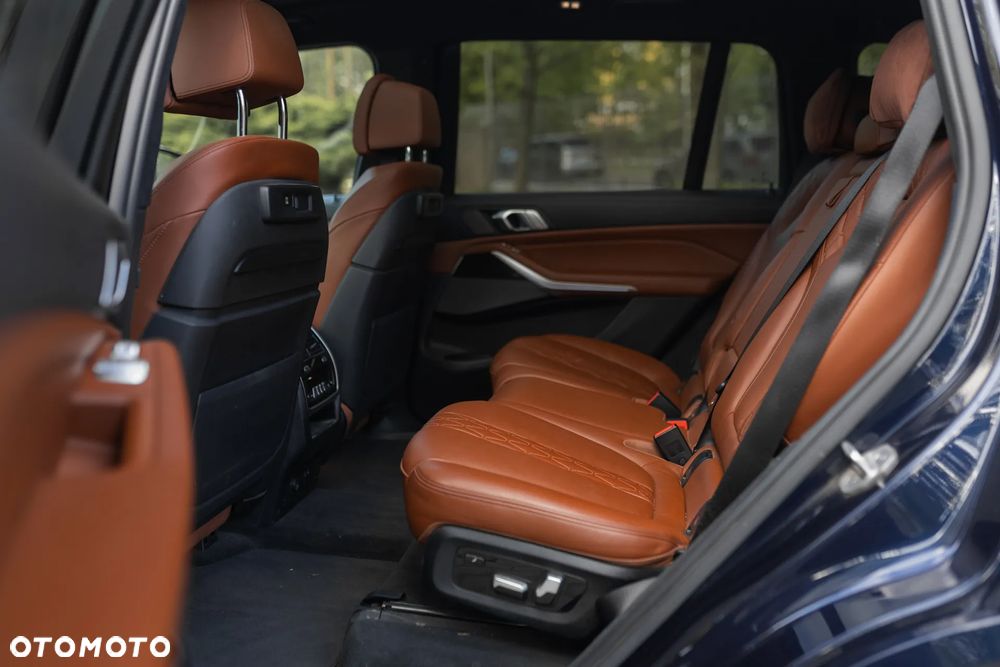 BMW X7 M50i sport - 17
